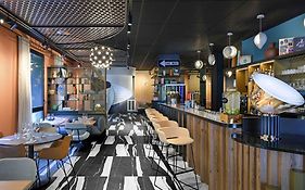 Tribe Paris La Defense Esplanade